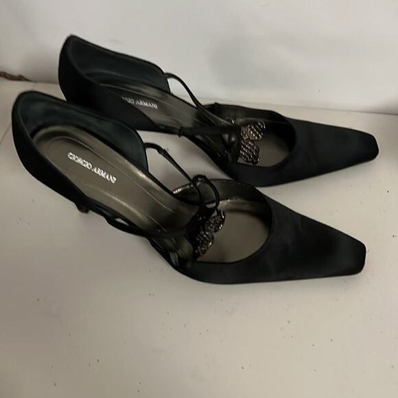 GIORGIO ARMANI BLACK SATIN FLOWER POINTED TOE HARDWARE PUMPS SIZE 40 1/2 - Picture 2 of 9